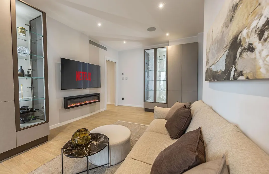 Luxury 2 Bedroom Apartment In Central Milan-1