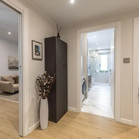 Luxury 2 Bedroom Apartment In Central Milan-3